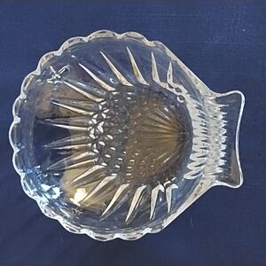 SEASHELL, PRESSED GLASS, POSSIBLY DEPRESSION GLASS, BEAUTIFUL PATTERN.